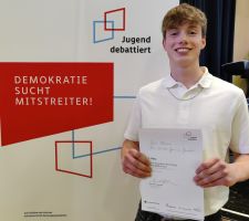 Tobias Metzner gewinnt Regionalwettbewerb - ASG glänzt bei Jugend debattiert